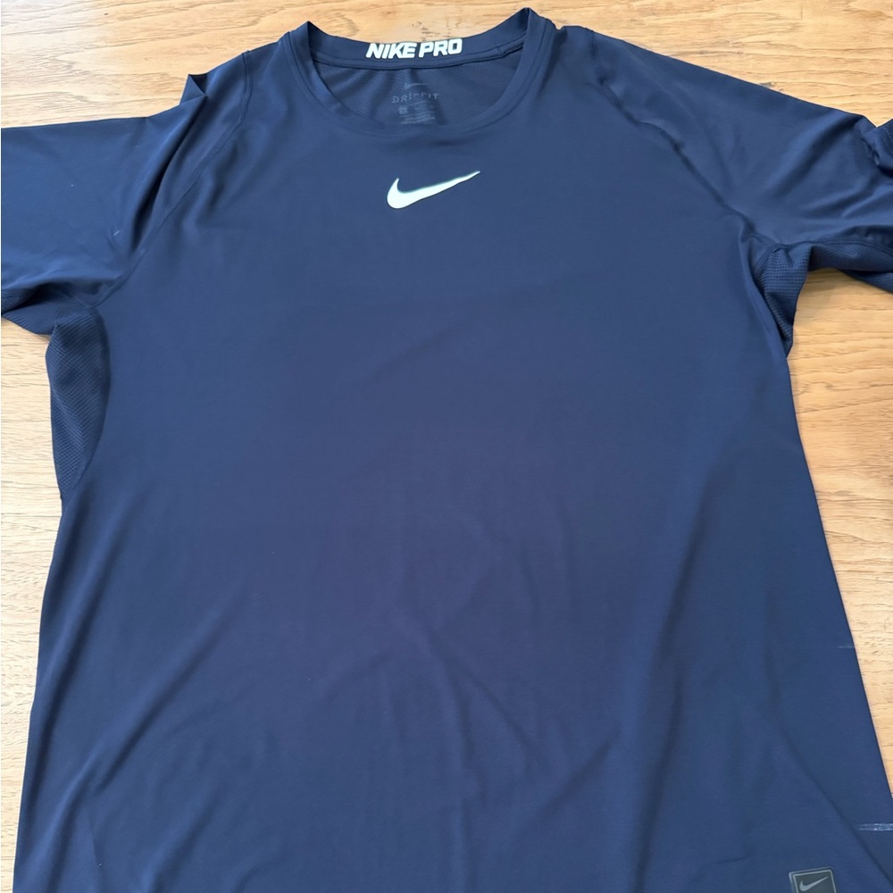 Nike Men's Navy Blue Short Sleeve Tee